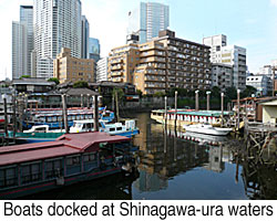 Boats docked at Shinagawa-ura waters